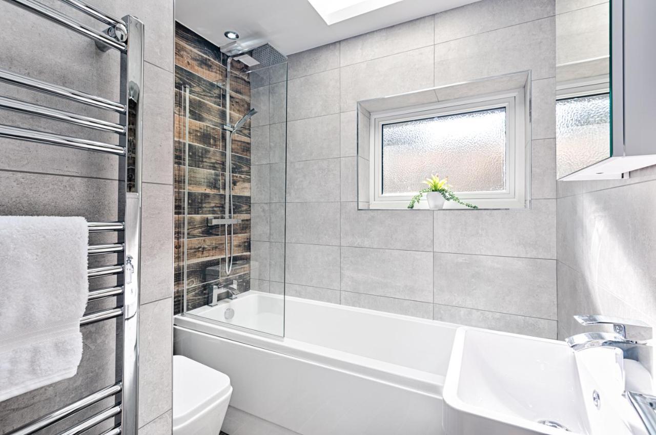 Luxury Property With Hot Tub And Sea Views Oystermouth Exterior foto