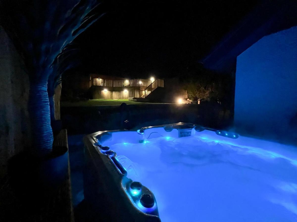 Luxury Property With Hot Tub And Sea Views Oystermouth Exterior foto