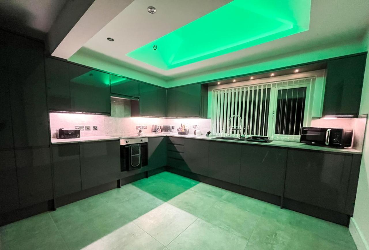 Luxury Property With Hot Tub And Sea Views Oystermouth Exterior foto